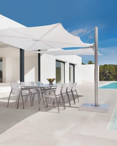 Sombrillas Tenerife. Sombrillas de jardín Spectra en exterior modernop con piscina