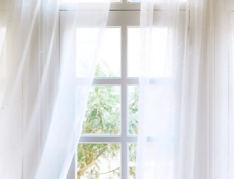 Cortinas Tenerife. Ventanas y Cortinas tradicionales blancas