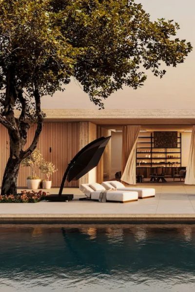 Sombrillas Tenerife. Parasol de jardín Icarus UX color negro en exterior de casa moderna con piscina