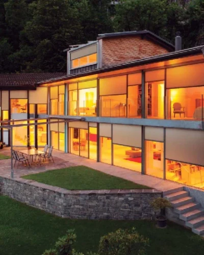 Toldos a medida. Toldos verticales en casa moderna